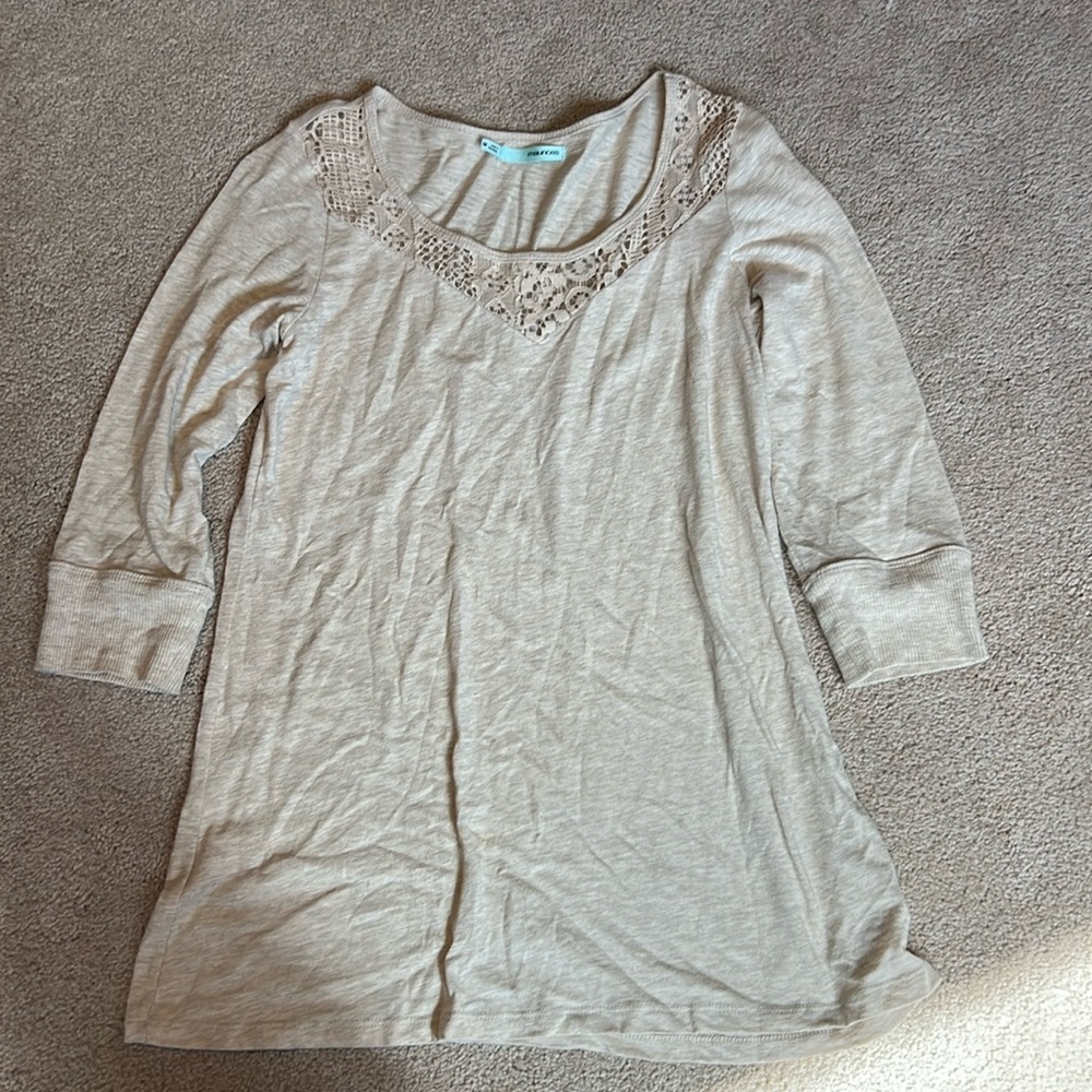 Maurice’s size medium 3/4 sleeve cream colored shirt